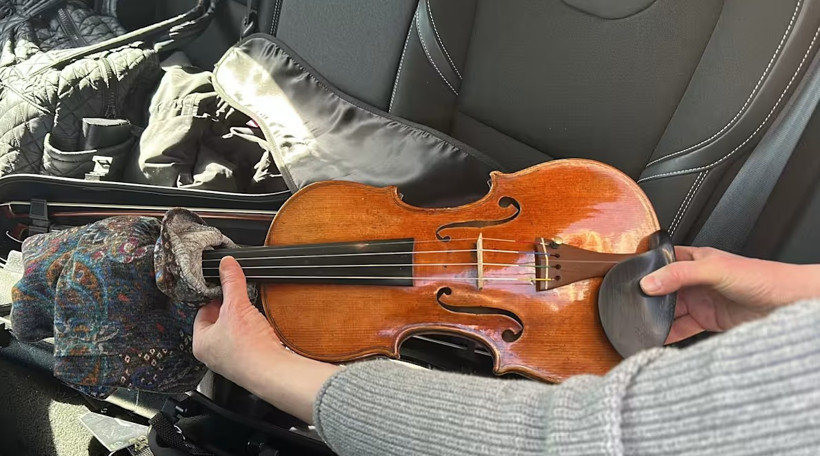 Orkestra şefinden 60 milyon TL'lik kaza: Tarihi kemanı düşürdü - Resim : 3