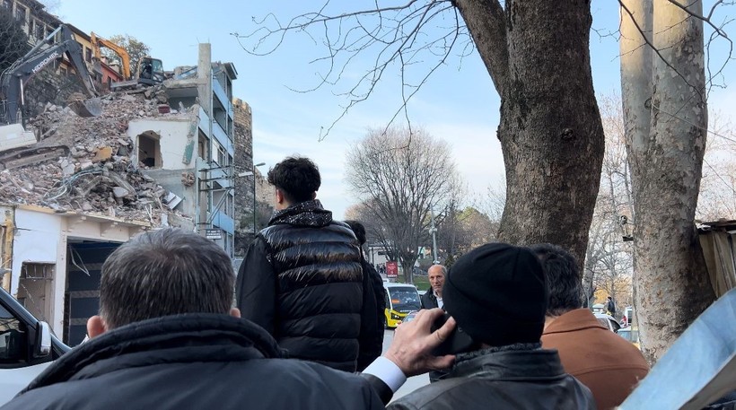 Yıkım sahası açık hava sinemasına döndü: Uzaklardan gelip iftara kadar izliyorlar - Resim : 3