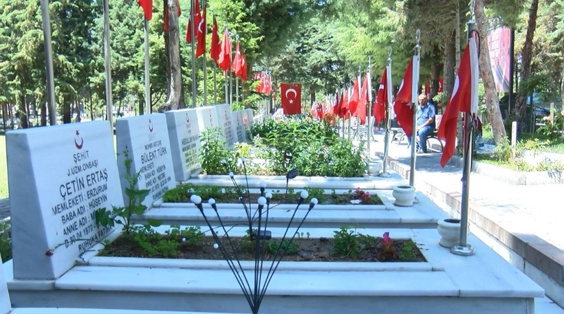 Şehitliklerde arife günü yoğunluğu - Resim: 7