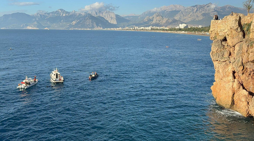 Antalya’da denizde dalış maskesi takılı erkek cesedi bulundu - Resim : 1
