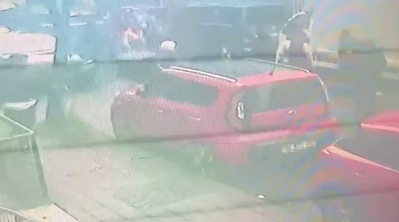 Park yeri nedeniyle tartıştığı sürücüyü silahla öldürdü, yakınları saldırganı darbetti - Resim: 9