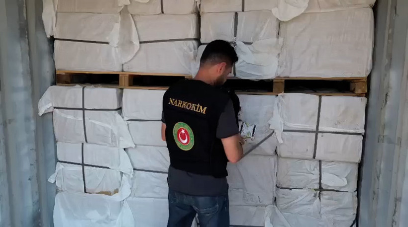 Bakanlık açıkladı: Gümrüklerde 8 milyar liralık kaçak ürün yakalandı - Resim : 1