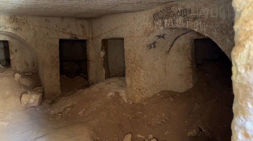 Fıstık tarlasından binlerce yıllık kaya mezarı çıktı - Resim : 3