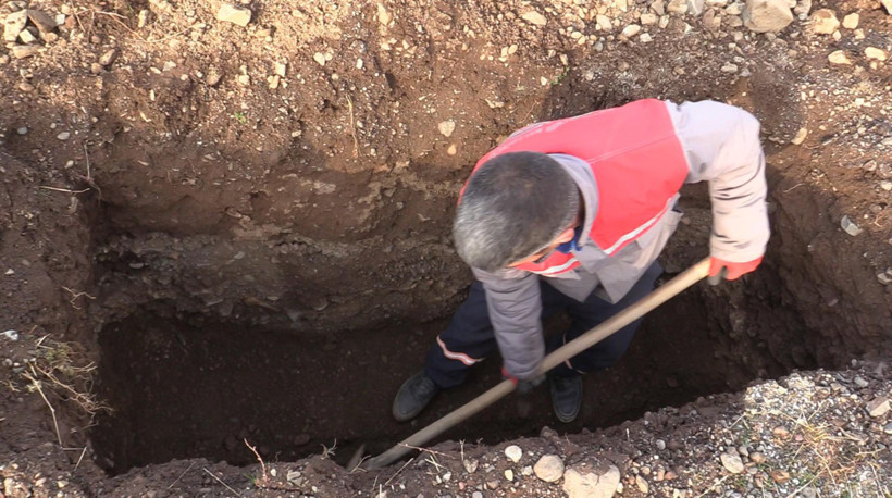 Korku filmi gibi görüntü! Kışa hazırlık 500 mezar kazıldı - Resim : 1
