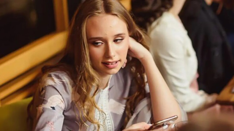 Putin'in gizli kızı, savaş karşıtı galeride ortaya çıktı - Resim : 1