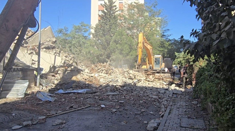 Maltepe'de 11 katlı bina kontrollü yıkım sırasında çöktü - Resim: 4