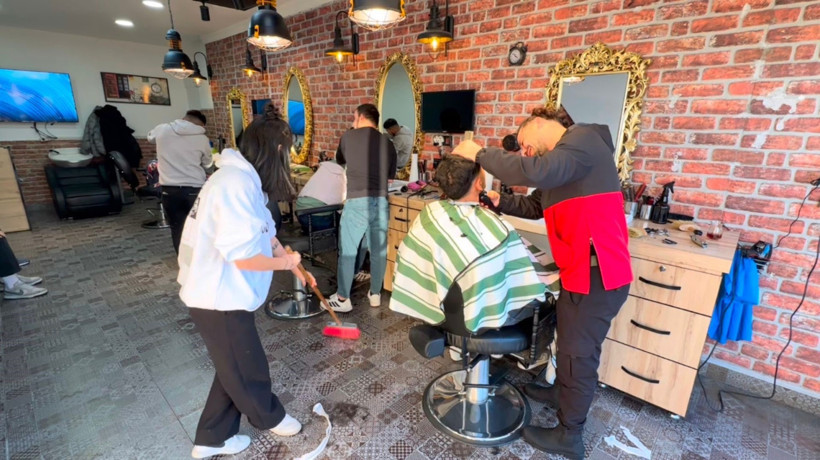 Giresun’un tek kadın erkek kuaförü: "Yapamazsın, bu erkek işidir dediler..." - Resim : 3