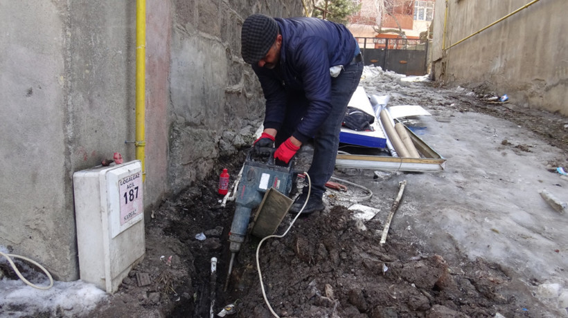 Kars'ta içme suyu şebekesi hatları dondu - Resim : 2