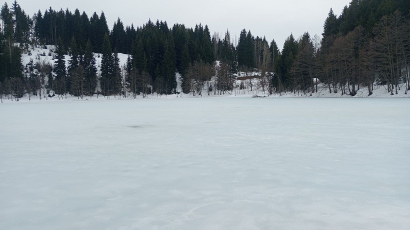Kalp şeklindeki Karagöl, kışın son günlerinde kartpostallık görüntüler sunuyor - Resim: 7