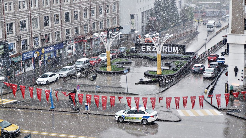 Yaz gelmeden kış geri döndü: Türkiye’nin doğusu beyaza büründü - Resim: 11