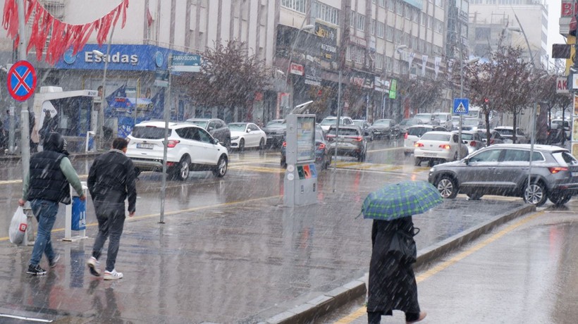 Yaz gelmeden kış geri döndü: Türkiye’nin doğusu beyaza büründü - Resim: 14