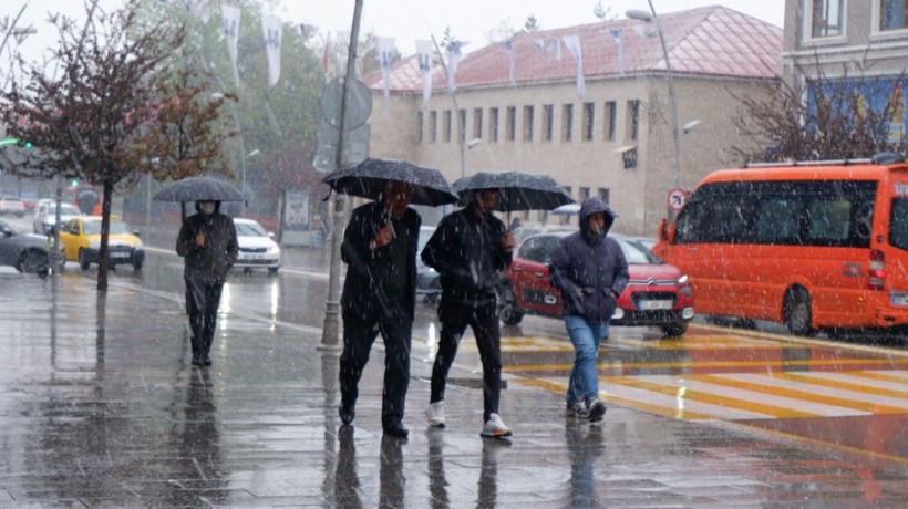Yaz gelmeden kış geri döndü: Türkiye’nin doğusu beyaza büründü - Resim: 15