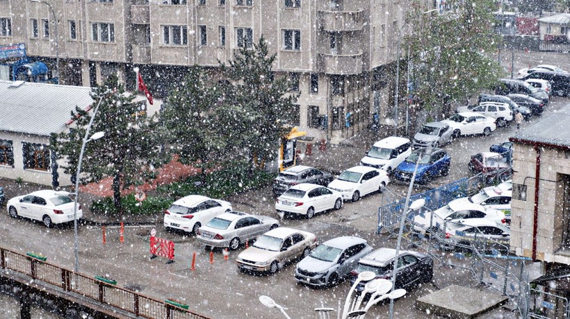Yaz gelmeden kış geri döndü: Türkiye’nin doğusu beyaza büründü - Resim: 16