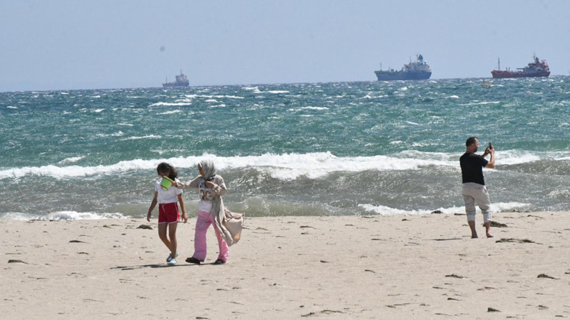 Tekirdağ’da fırtına alarmı: Denize girmek yasaklandı, uçuşlar iptal edildi - Resim : 2