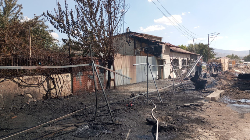 Şantiye yangını evlere sıçradı - Resim : 1