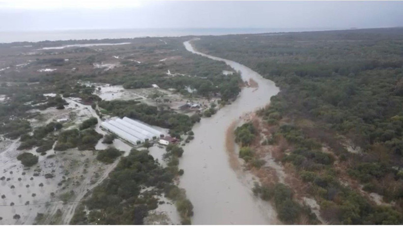 Önce kuraklık vurdu, şimdi de sağanak - Resim: 35