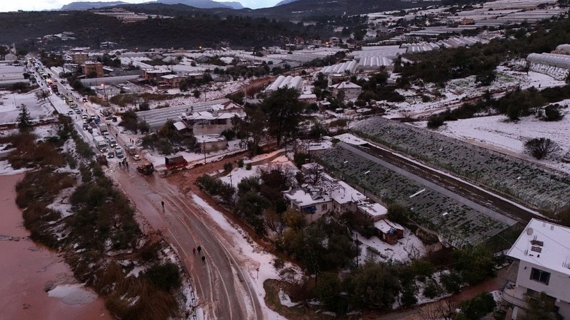 Dolu ve sel kâbusu: Karayolu ulaşıma kapandı - Resim: 19