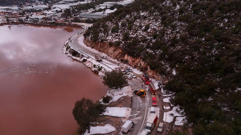 Dolu ve sel kâbusu: Karayolu ulaşıma kapandı - Resim: 20