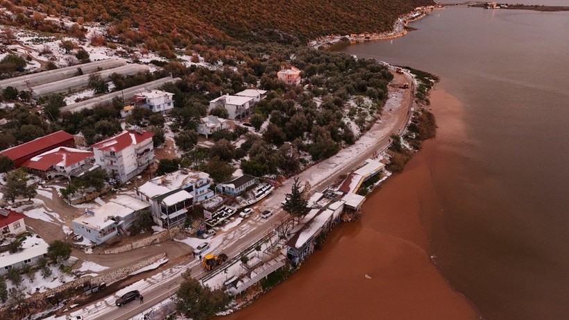 Dolu ve sel kâbusu: Karayolu ulaşıma kapandı - Resim: 22