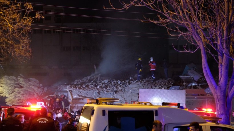 Konya'da bina çöktü: Olay yerinden ilk fotoğraflar - Resim: 23