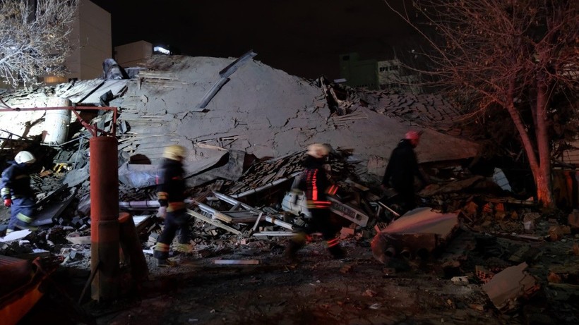 Konya'da bina çöktü: Olay yerinden ilk fotoğraflar - Resim: 26