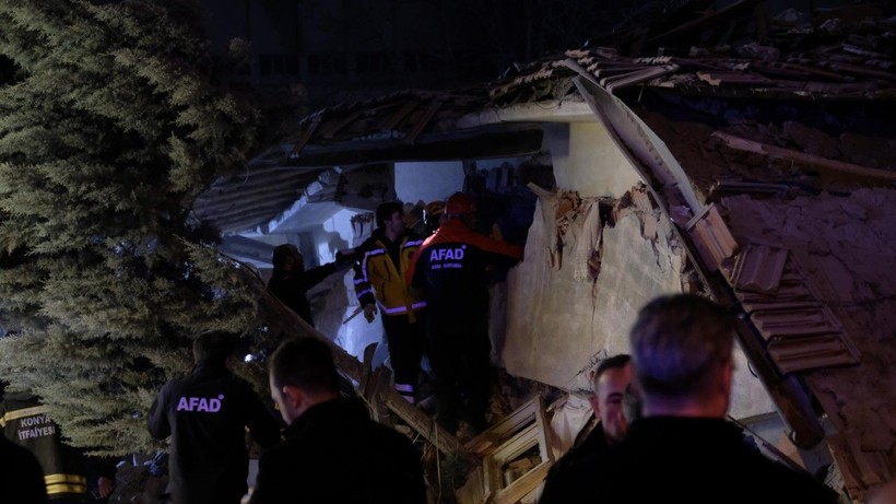 Konya'da bina çöktü: Olay yerinden ilk fotoğraflar - Resim: 28