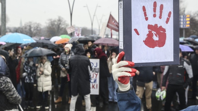 Sırbistan’da hükümete öfke dinmiyor: Binler sokaklarda - Resim: 14