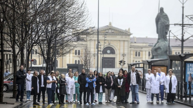 Sırbistan’da hükümete öfke dinmiyor: Binler sokaklarda - Resim: 21