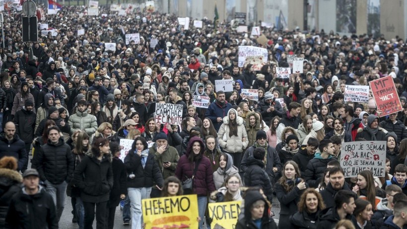 Sırbistan’da hükümete öfke dinmiyor: Binler sokaklarda - Resim: 24