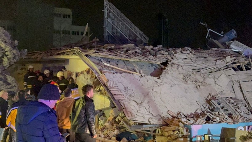 Konya'da bina çöktü: Olay yerinden ilk fotoğraflar - Resim: 8