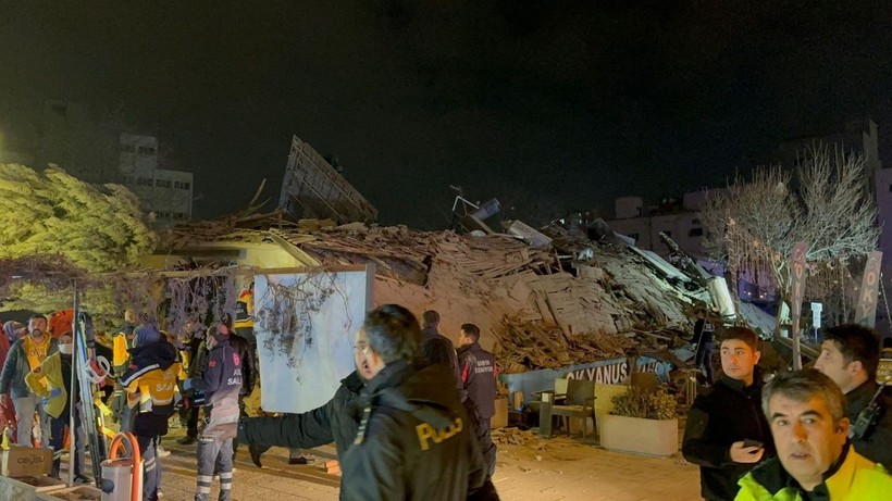 Konya'da bina çöktü: Olay yerinden ilk fotoğraflar - Resim: 9