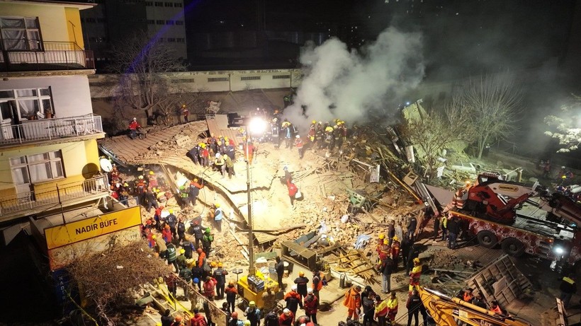 Konya'da bina çöktü: Olay yerinden ilk fotoğraflar - Resim: 39