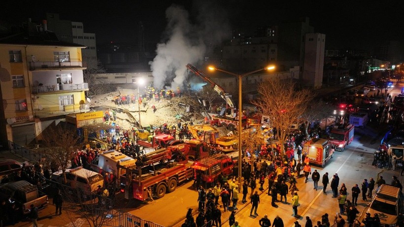 Konya'da bina çöktü: Olay yerinden ilk fotoğraflar - Resim: 42