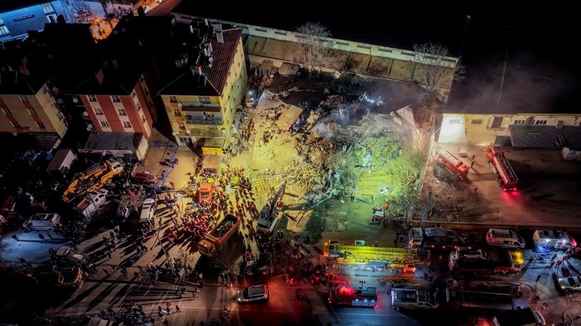 Konya'da bina çöktü: Olay yerinden ilk fotoğraflar - Resim: 43