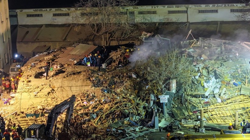 Konya'da bina çöktü: Olay yerinden ilk fotoğraflar - Resim: 44