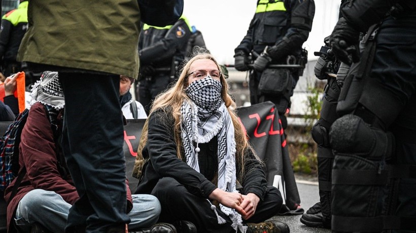 Yasaklanan protestoya müdahale: 190 gözaltı - Resim: 2