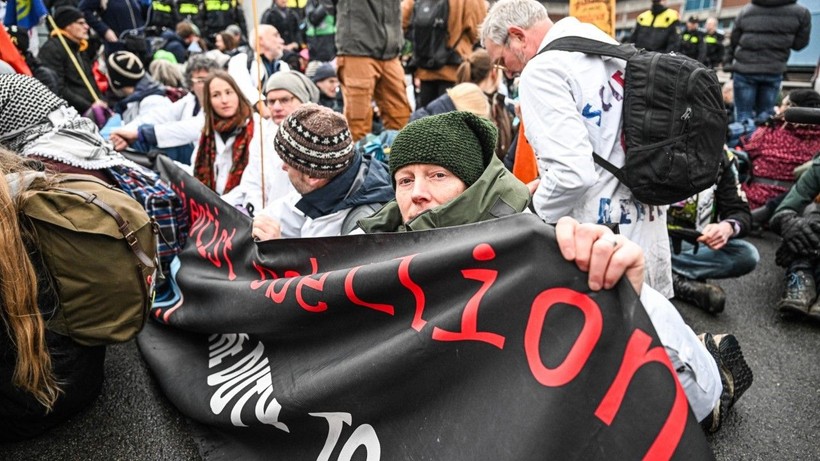 Yasaklanan protestoya müdahale: 190 gözaltı - Resim: 6