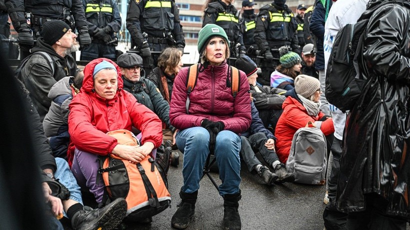 Yasaklanan protestoya müdahale: 190 gözaltı - Resim: 7