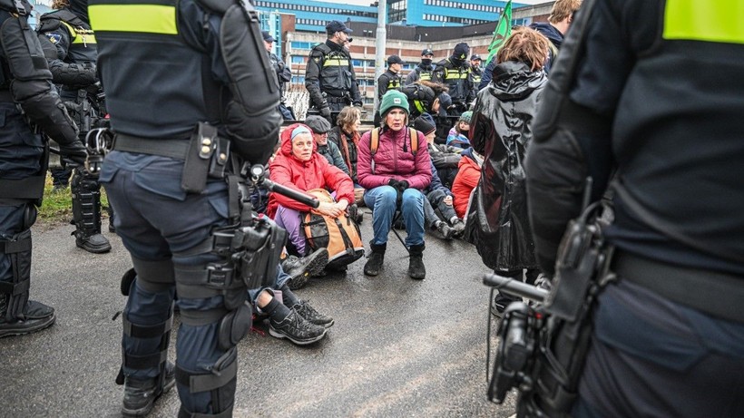 Yasaklanan protestoya müdahale: 190 gözaltı - Resim: 8