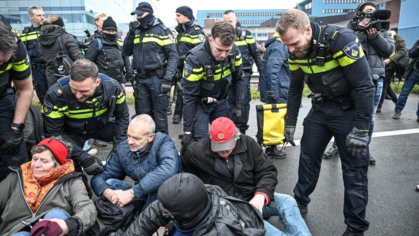 Yasaklanan protestoya müdahale: 190 gözaltı - Resim: 13