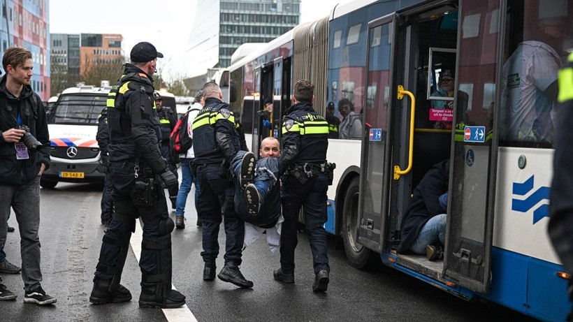 Yasaklanan protestoya müdahale: 190 gözaltı - Resim: 19