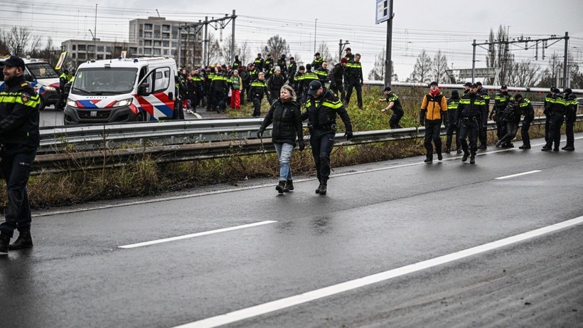 Yasaklanan protestoya müdahale: 190 gözaltı - Resim: 24