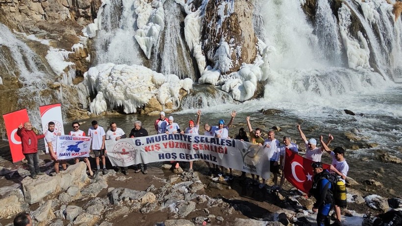 Muradiye Şelalesi’nde eksi 6 derecede farkındalık etkinliği - Resim: 3