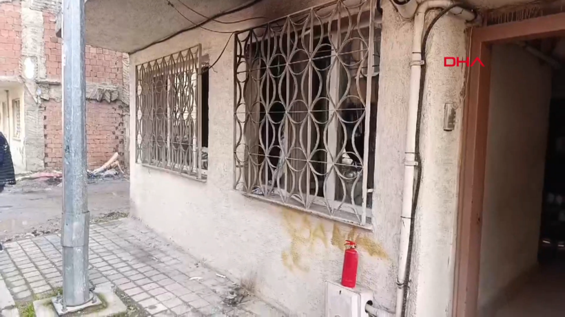 Baba, iki çocuğunu bıçakla rehin aldı - Resim : 1