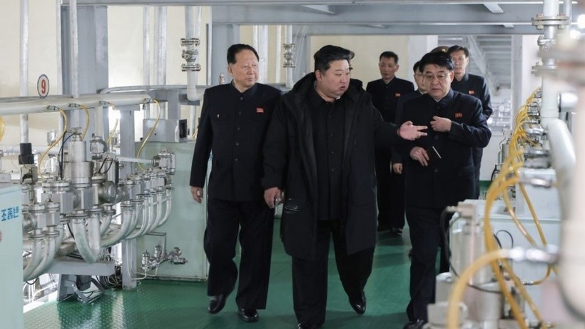 Fabrikaya girdi, talimatı verdi: Kim Jong Un'dan nükleer poz - Resim: 9