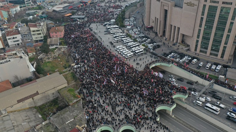 İmamoğlu ifade verdi, CHP'liler Çağlayan'a akın etti - Resim : 2