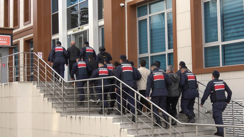 Yalova'da dereye köpük artırıcı madde atılmış - Resim : 1