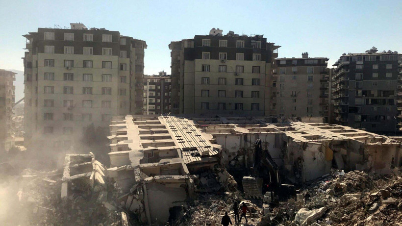 Deprem kayıpları için platform kuruldu: Enkazı moloz kaldırır gibi kaldırmışlar - Resim : 1