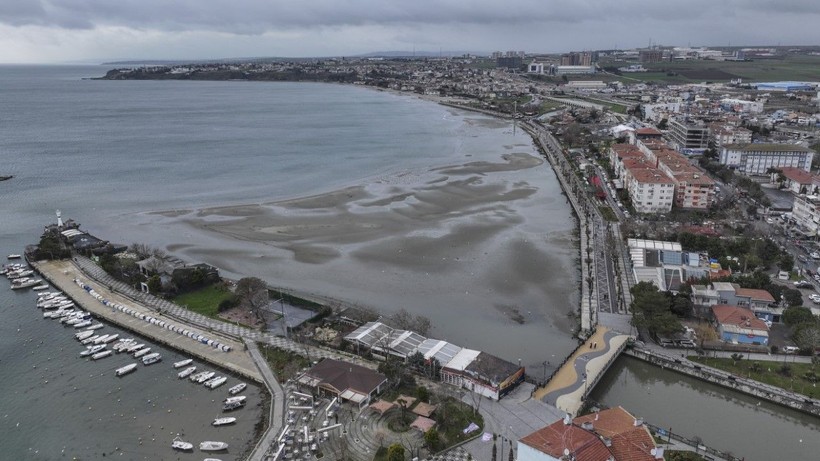 İzmir'in ardından İstanbul’da da deniz çekildi - Resim: 1