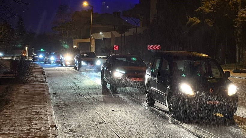 İstanbul’da kar: Yollar beyaza büründü - Resim: 1